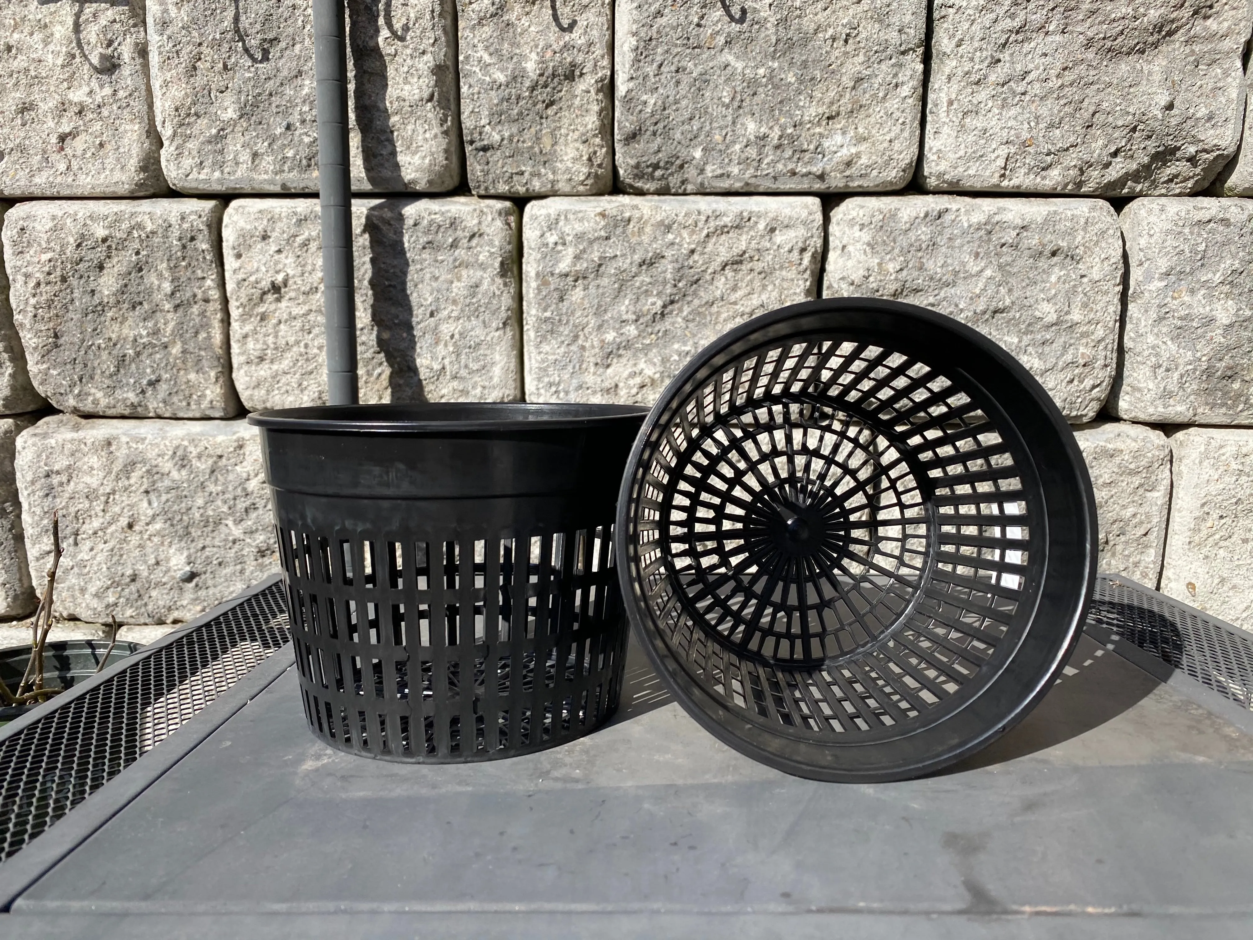 6 inch Black Fine Mesh Pot