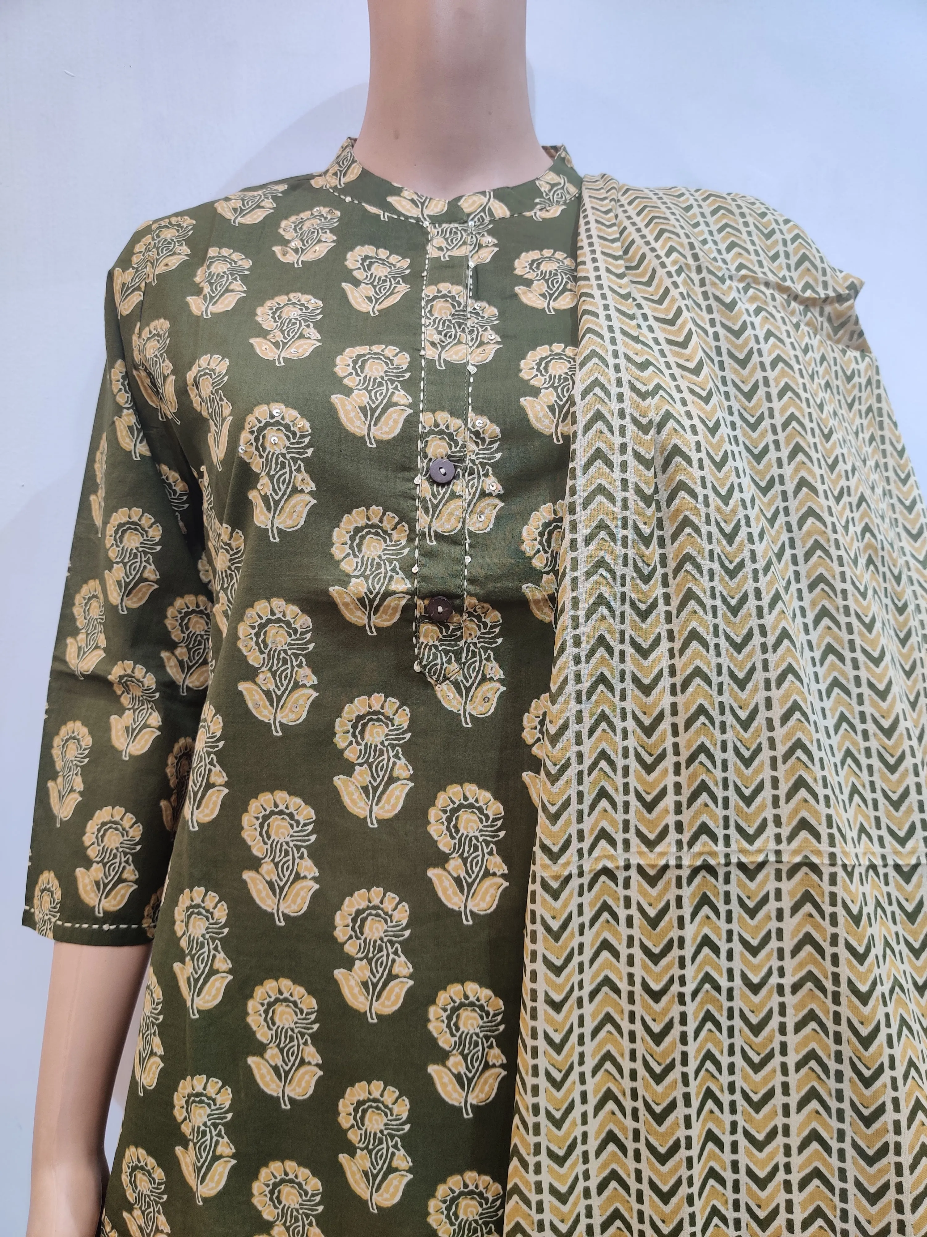 Lady’s Slipper Kurta pant dupatta set