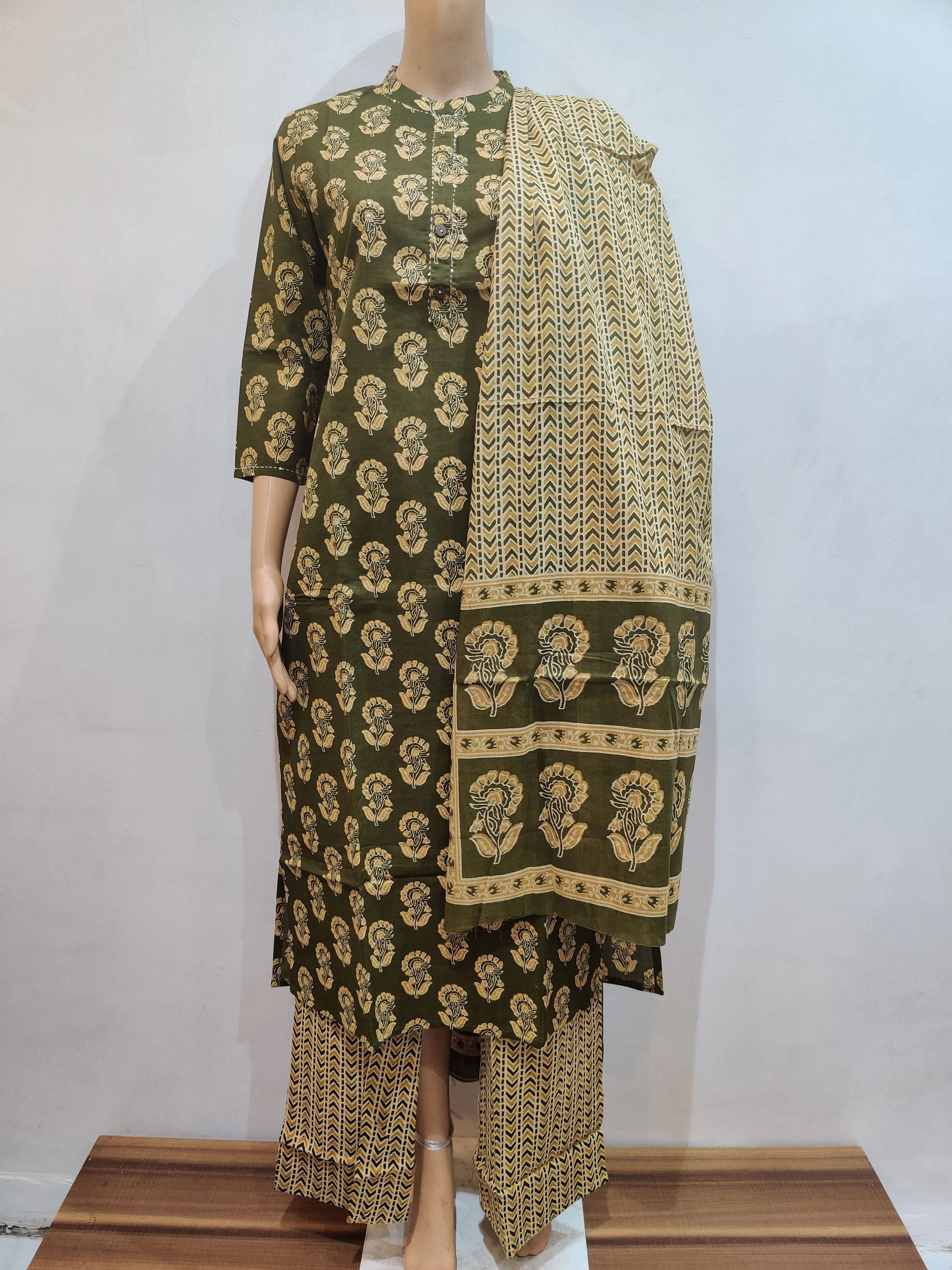 Lady’s Slipper Kurta pant dupatta set