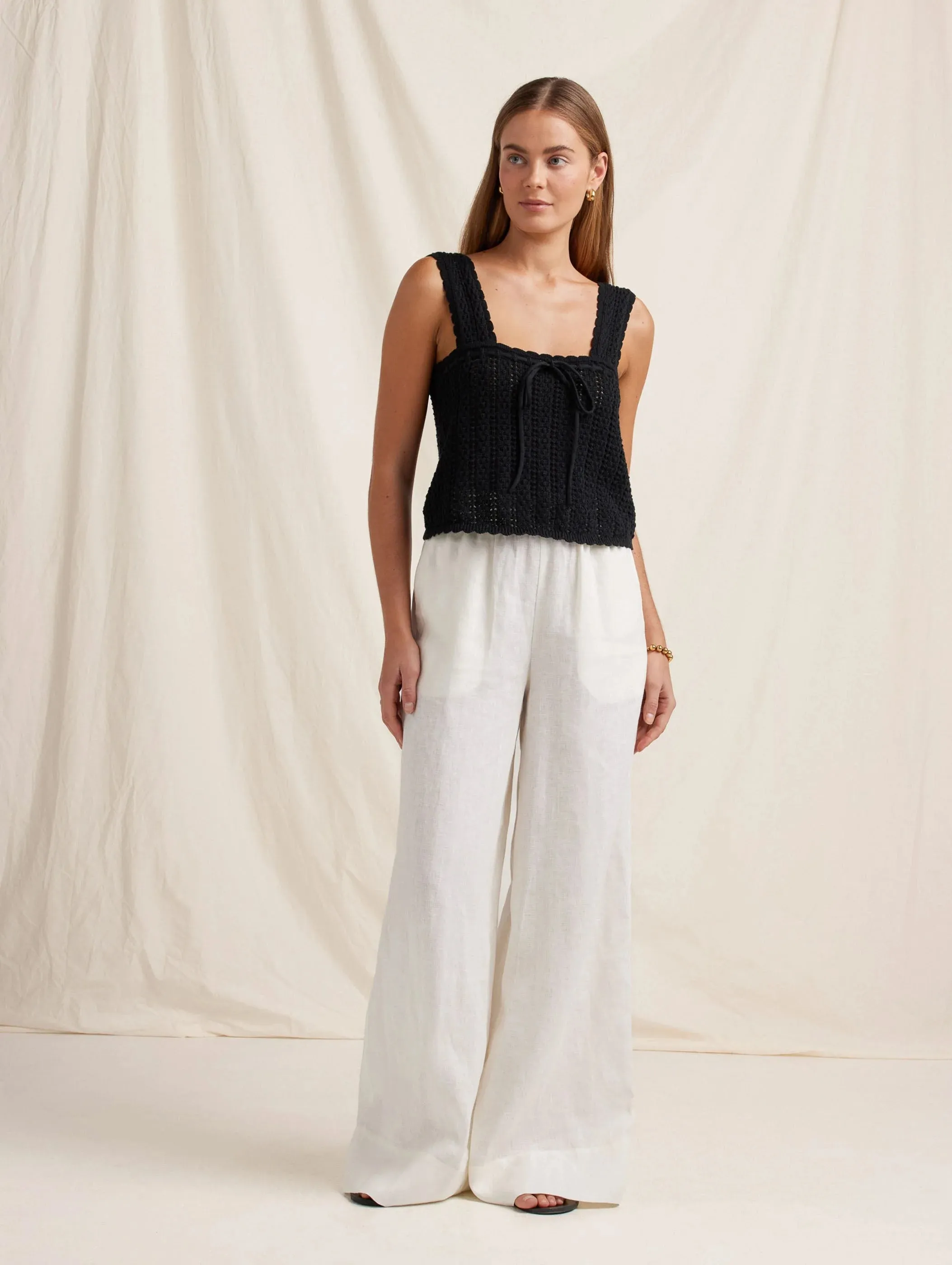 Pointelle Scalloped Shoulder Cami - Noir