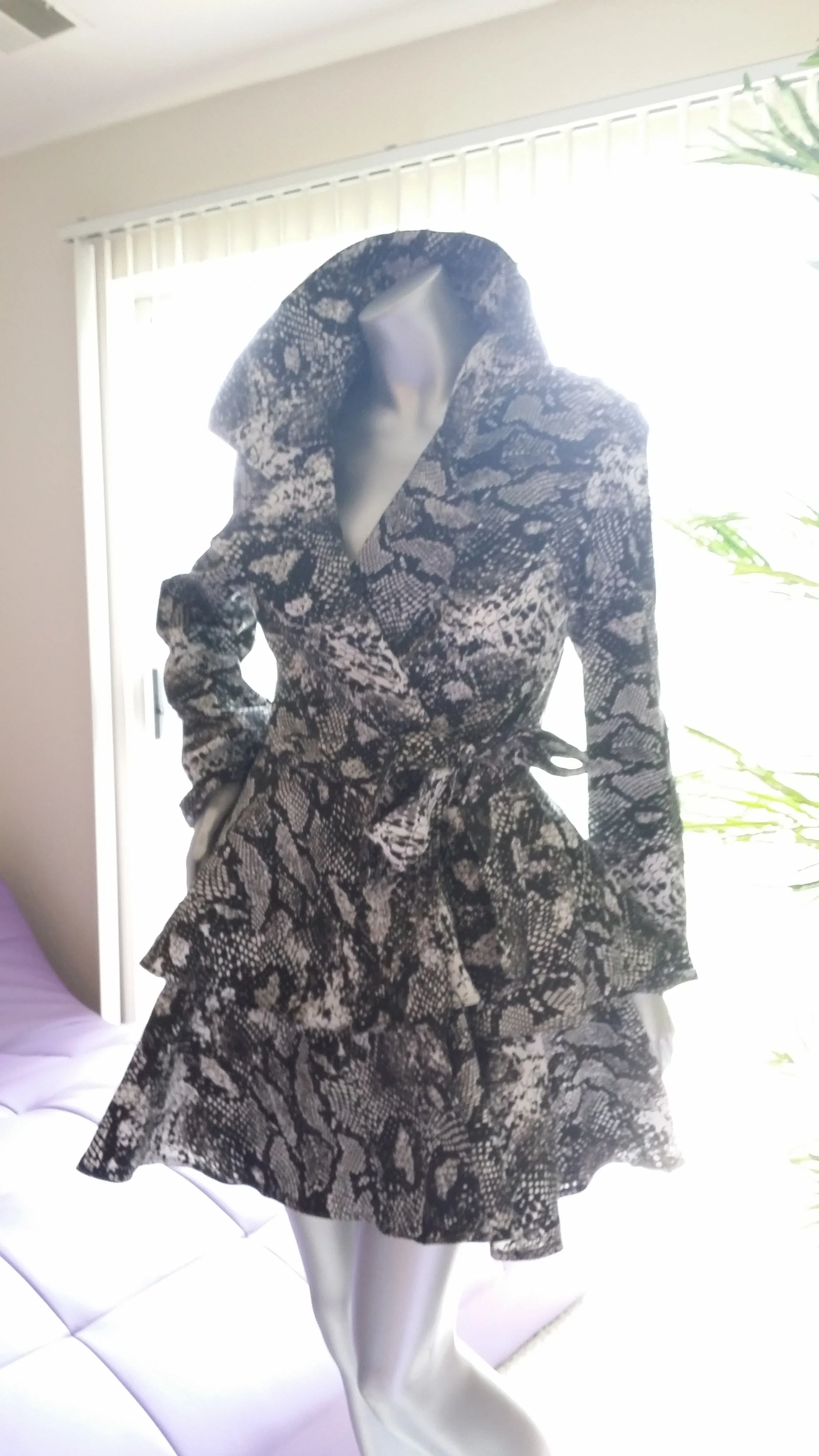Snake Print Peacoat Trench Coat Casual Long Sleeve Belted Jacket Windbreaker Outerwear Water- Repellent Coat