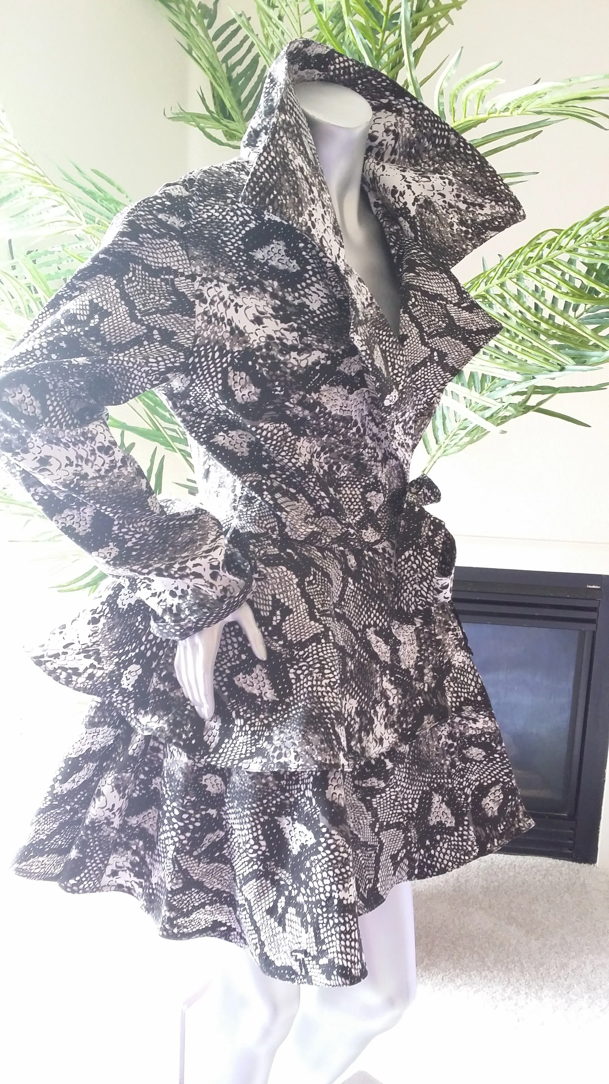 Snake Print Peacoat Trench Coat Casual Long Sleeve Belted Jacket Windbreaker Outerwear Water- Repellent Coat