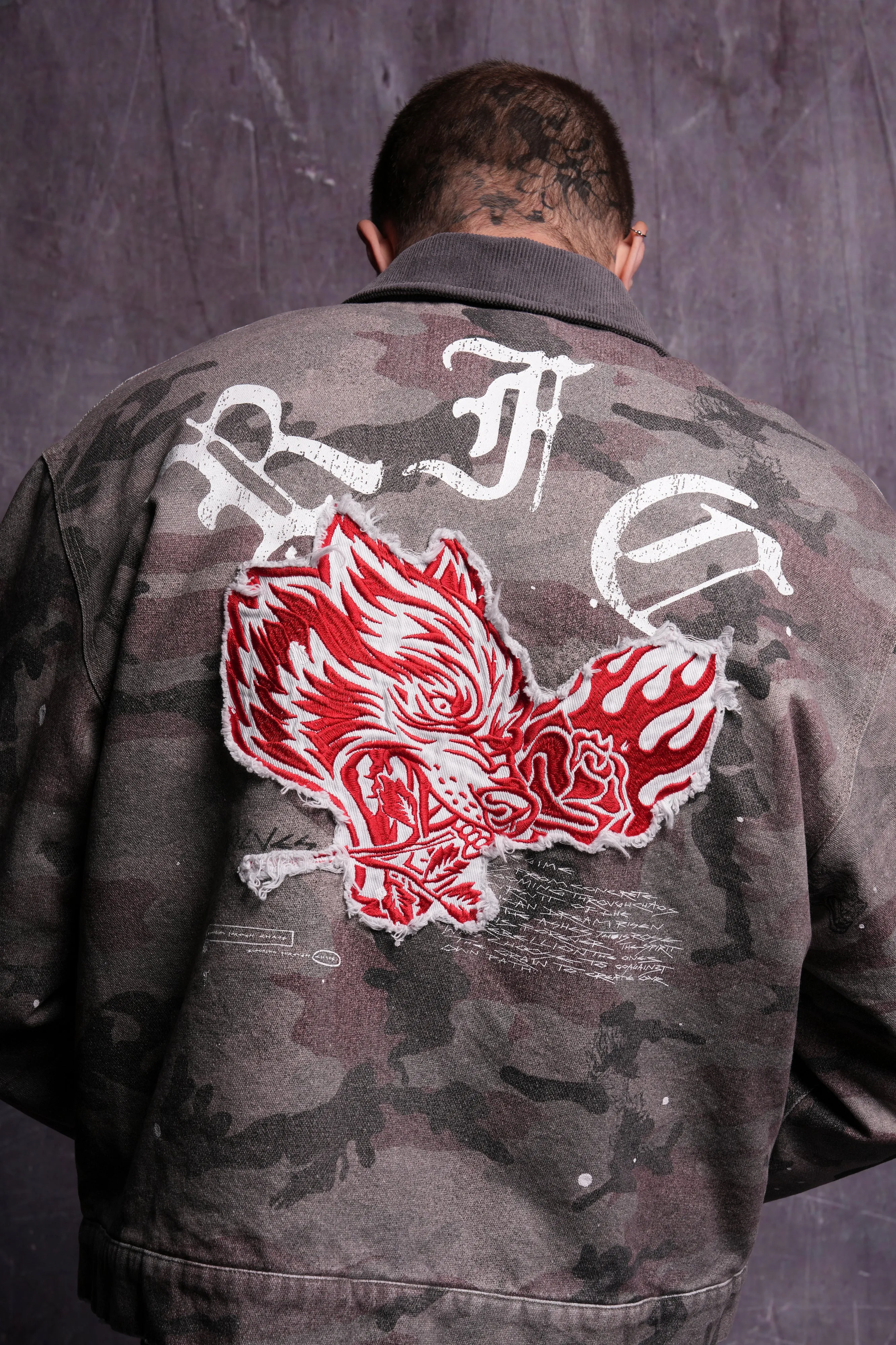 Wolves Among Roses Earl Jacket in Blooming Woodland Camo