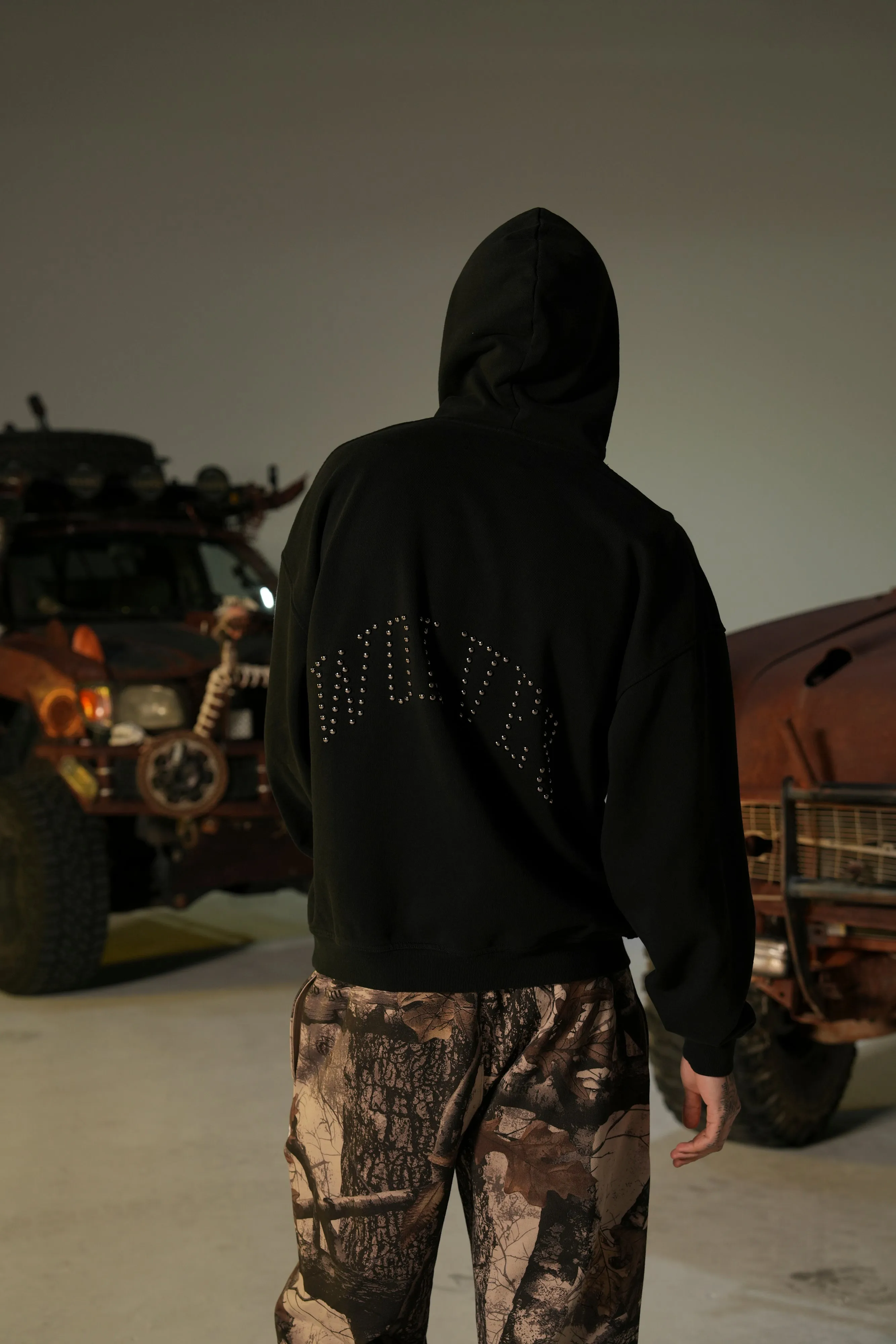 Wolves Crest "Grunge" Unisex Hoodie in Black