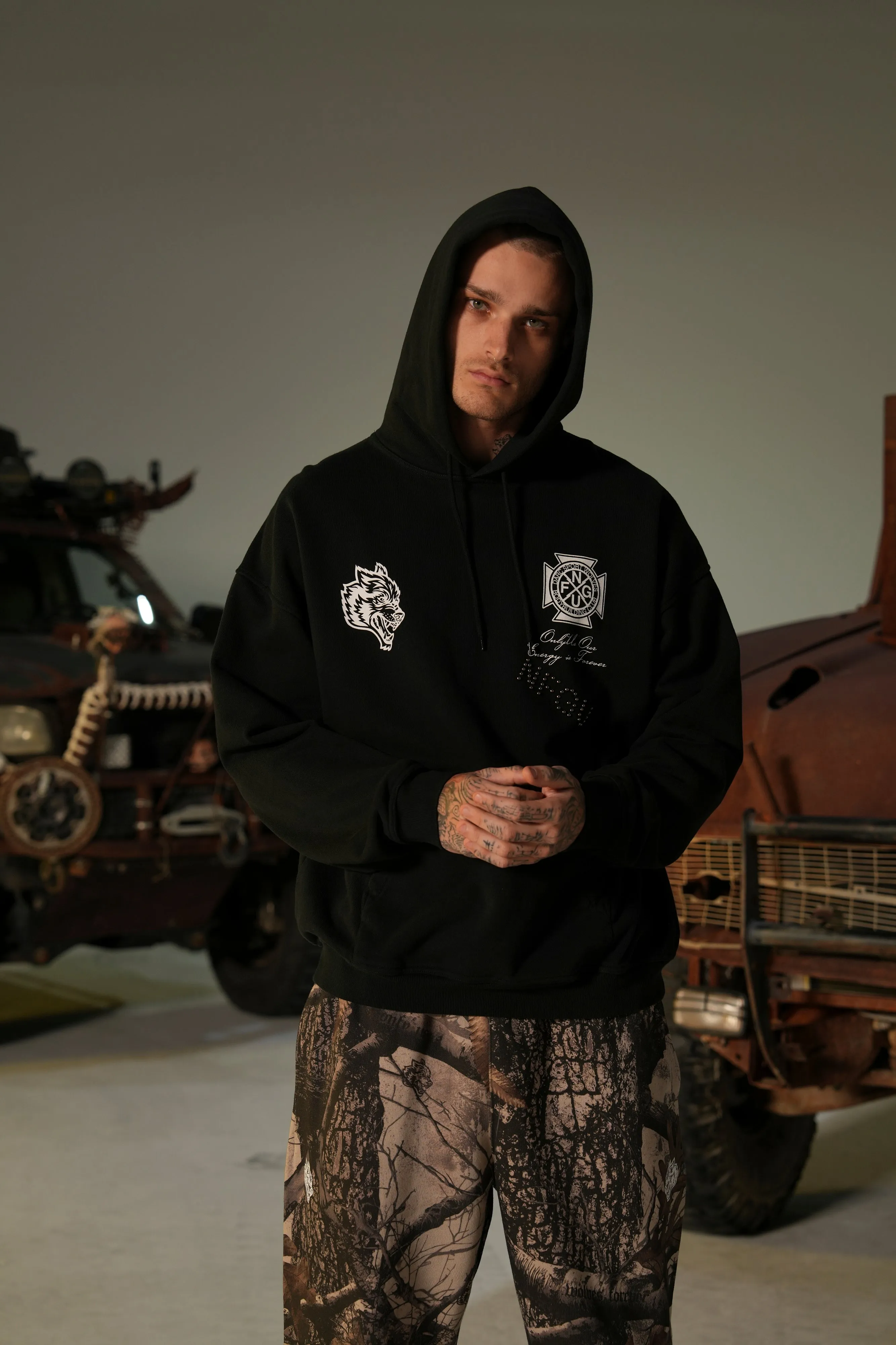 Wolves Crest "Grunge" Unisex Hoodie in Black